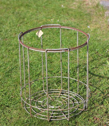 Gammel metal kurv