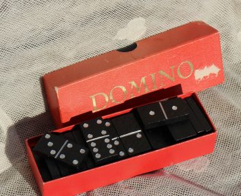 Ældre domino spil