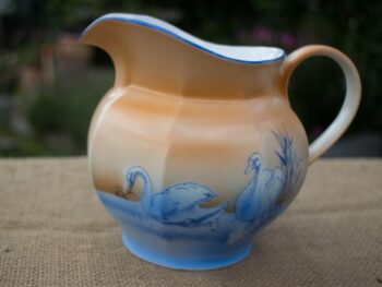 Gammel mælkekande i porcelæn