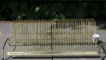 Gammel holder til grammofonplader