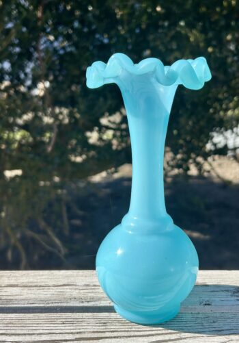 Gammel vase med flæsekant